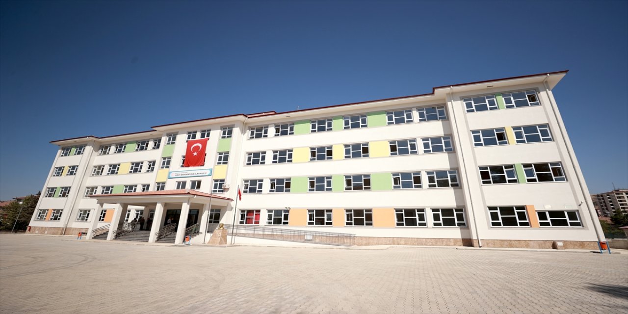 Malatya'da depremde yıkılan 895 derslik yerine 1029 derslik inşa edildi