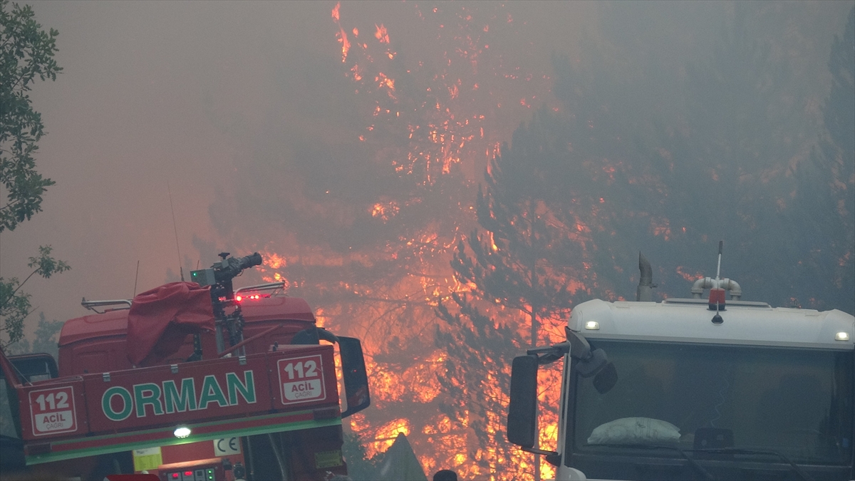 Kastamonu-Karabük sınırında çıkan ikinci yangına müdahale ediliyor