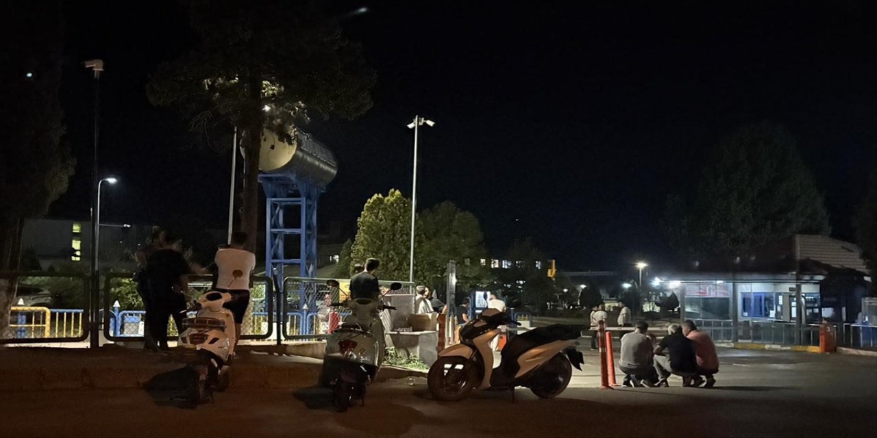 Sakarya Hendek'te fabrikanın üretim hattında çelik borular arasında sıkışan işçi hayatını kaybetti