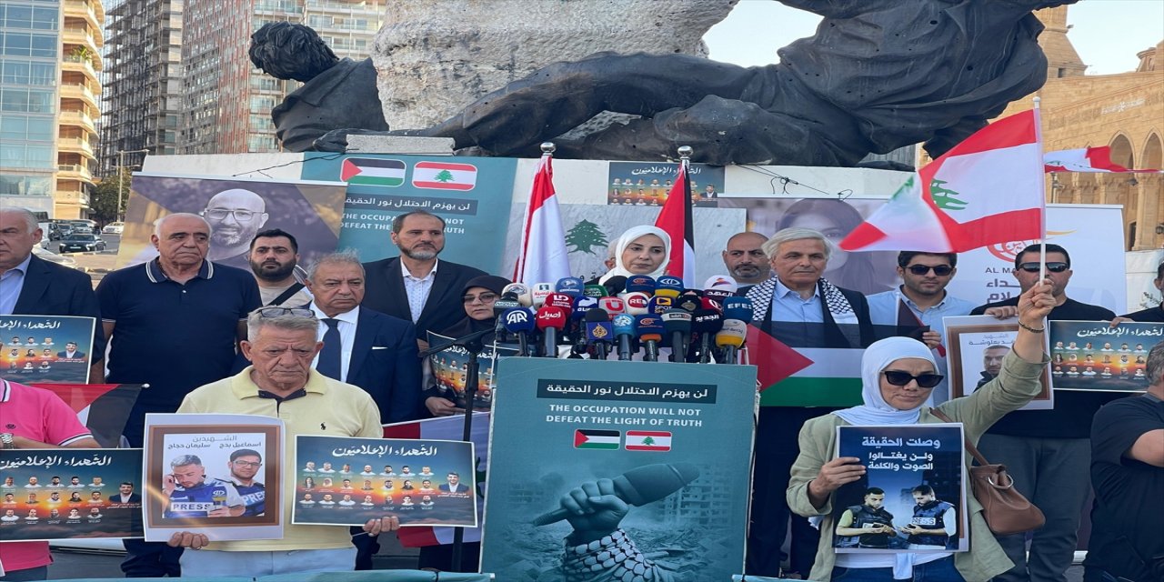 Lübnanlı gazeteciler, Gazze'de İsrail saldırılarında hayatını kaybeden meslektaşları için Beyrut'ta gösteri düzenledi