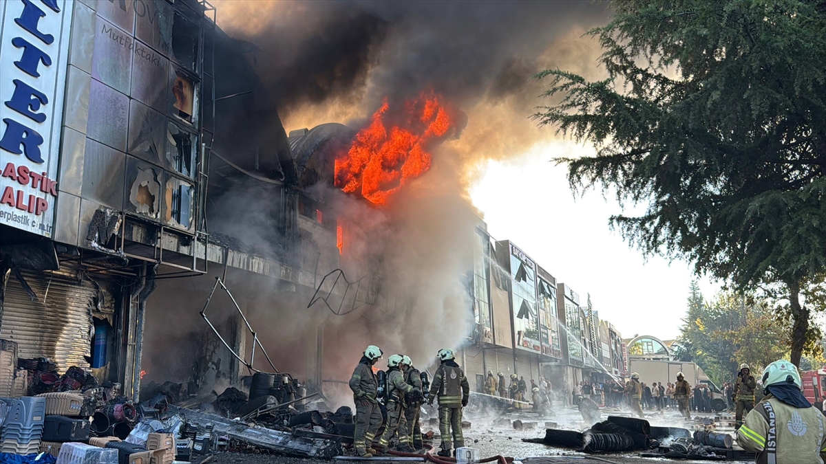 İSTOÇ Ticaret Merkezi'nde bir dükkanda çıkan yangın söndürüldü