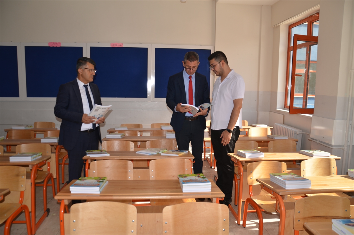 Muş'ta ücretsiz ders kitapları okul sıralarındaki yerini aldı