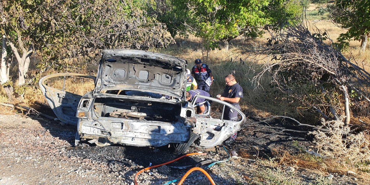 Manisa Demirci’de iki otomobil çarpıştı: 3 ölü, 2 yaralı