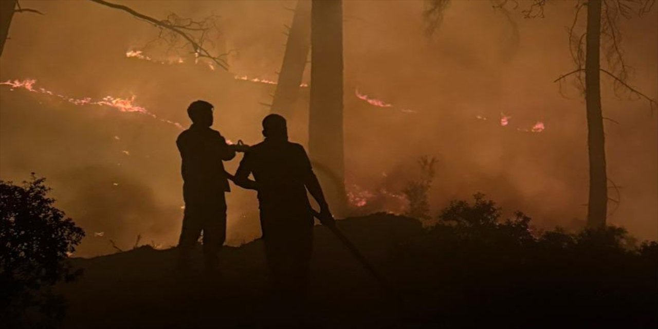 Antalya Kaş Çamlıköy’de ormanlık alanda çıkan yangın ekiplerin müdahalesiyle kısa sürede kontrol altına alındı
