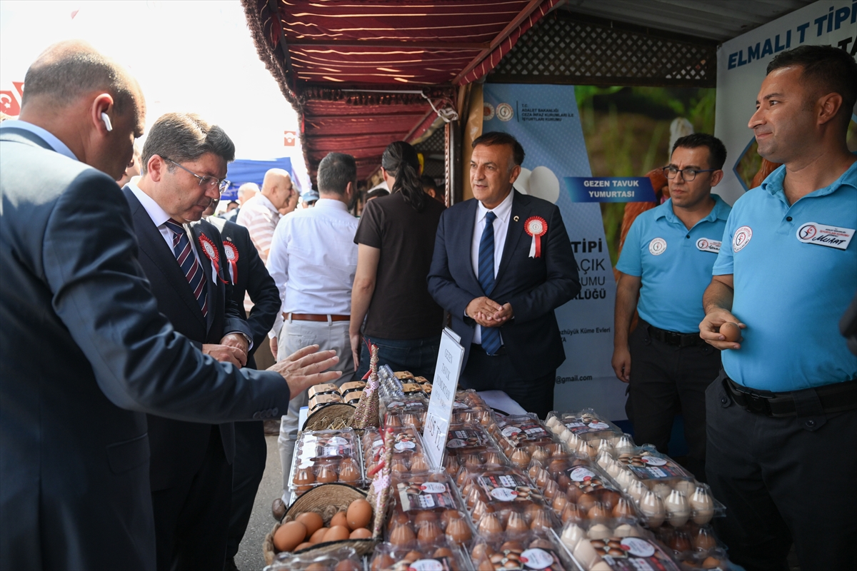 Adalet Bakanı Tunç, İşyurtları Ürün ve El Sanatları Fuarı'nın açılışına katıldı: