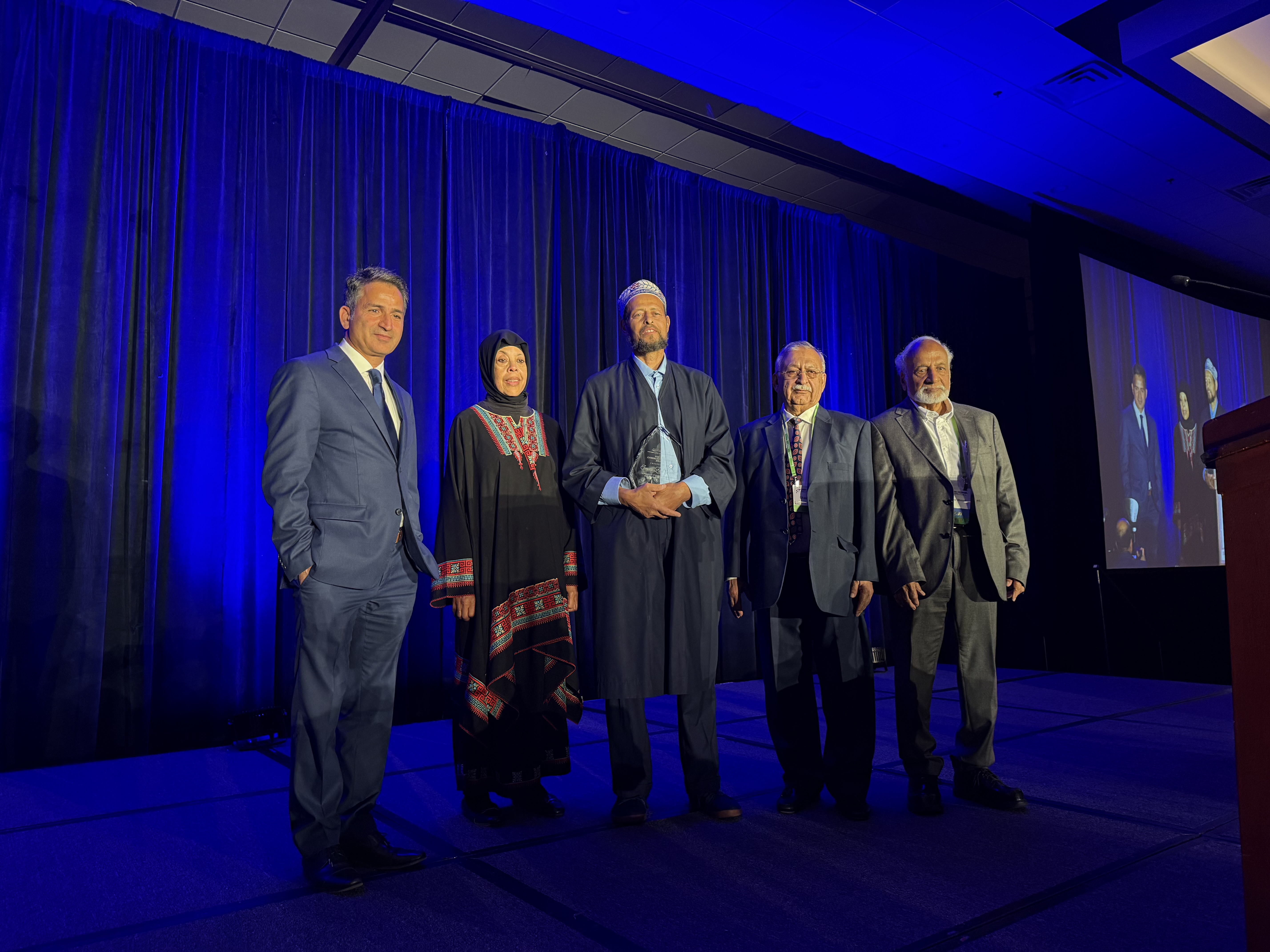 ISNA 2025 TOPLUM HİZMETİ ÖDÜLÜNÜ İMAM ZAID SHAKIR ALDI