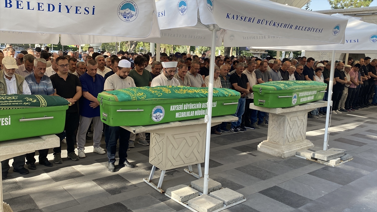 Kayseri'de bıçakla öldürülen taksi şoförünün cenazesi defnedildi