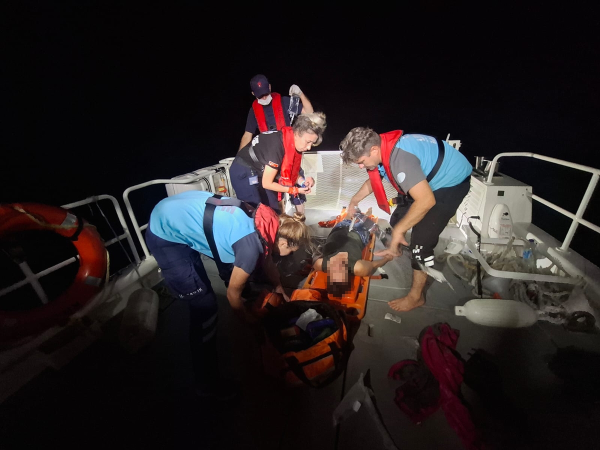 Fethiye açıklarında özel teknede yaralanan kişiye tıbbi tahliye yapıldı