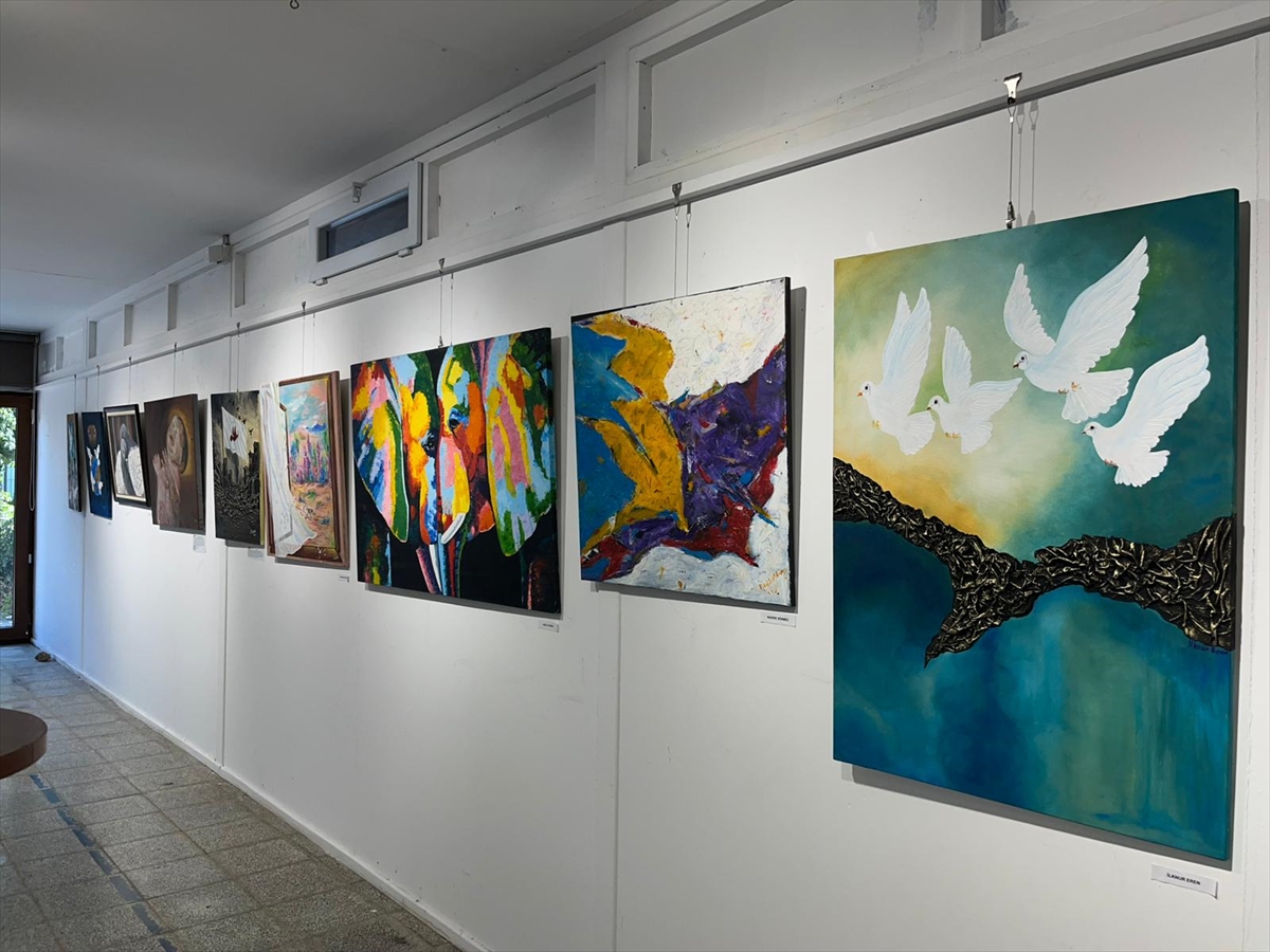 Dünya barışı için seslerini "Barışa Çağrı" sergisiyle duyurdular