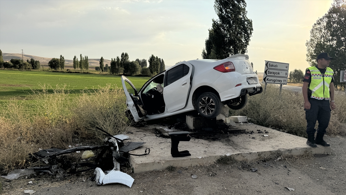 Bayburt'ta otomobil ile panelvanın çarpıştığı kazada 4 kişi yaralandı