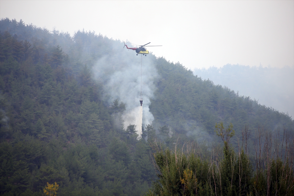 Kastamonu-Karabük sınırındaki iki orman yangınına müdahale sürüyor