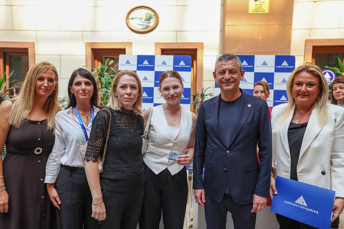 CHP Genel Başkanı Özel, Ferdi Zeyrek'in kızı Nehir'in üniversiteye kaydını yaptırdı