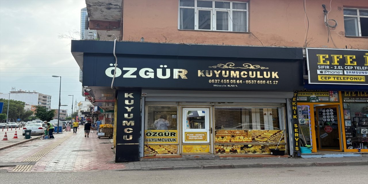 Hatay payas’ta kuyumcuya silahlı yağma girişimi, 3 şüpheli tutuklandı, olay güvenlik kamerasına yansıdı