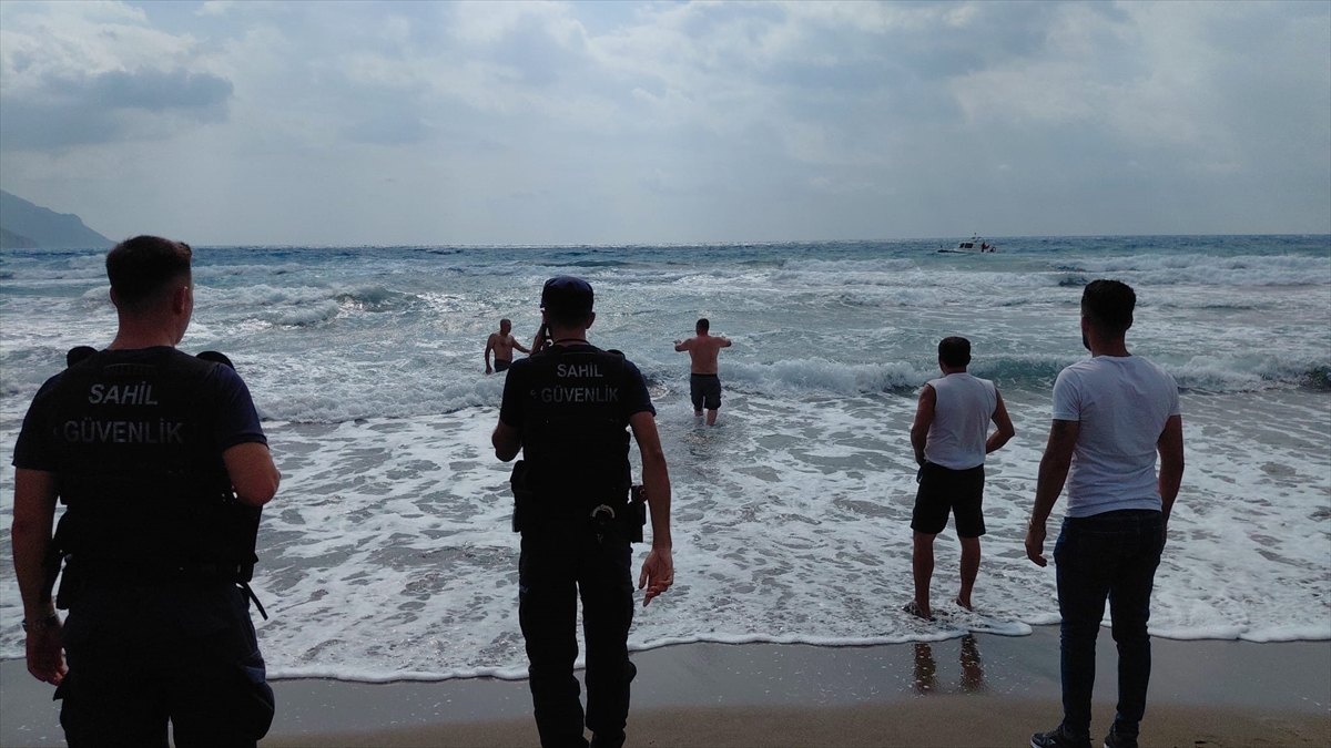 Hatay'da denize giren 2 kardeşten 1'i boğuldu