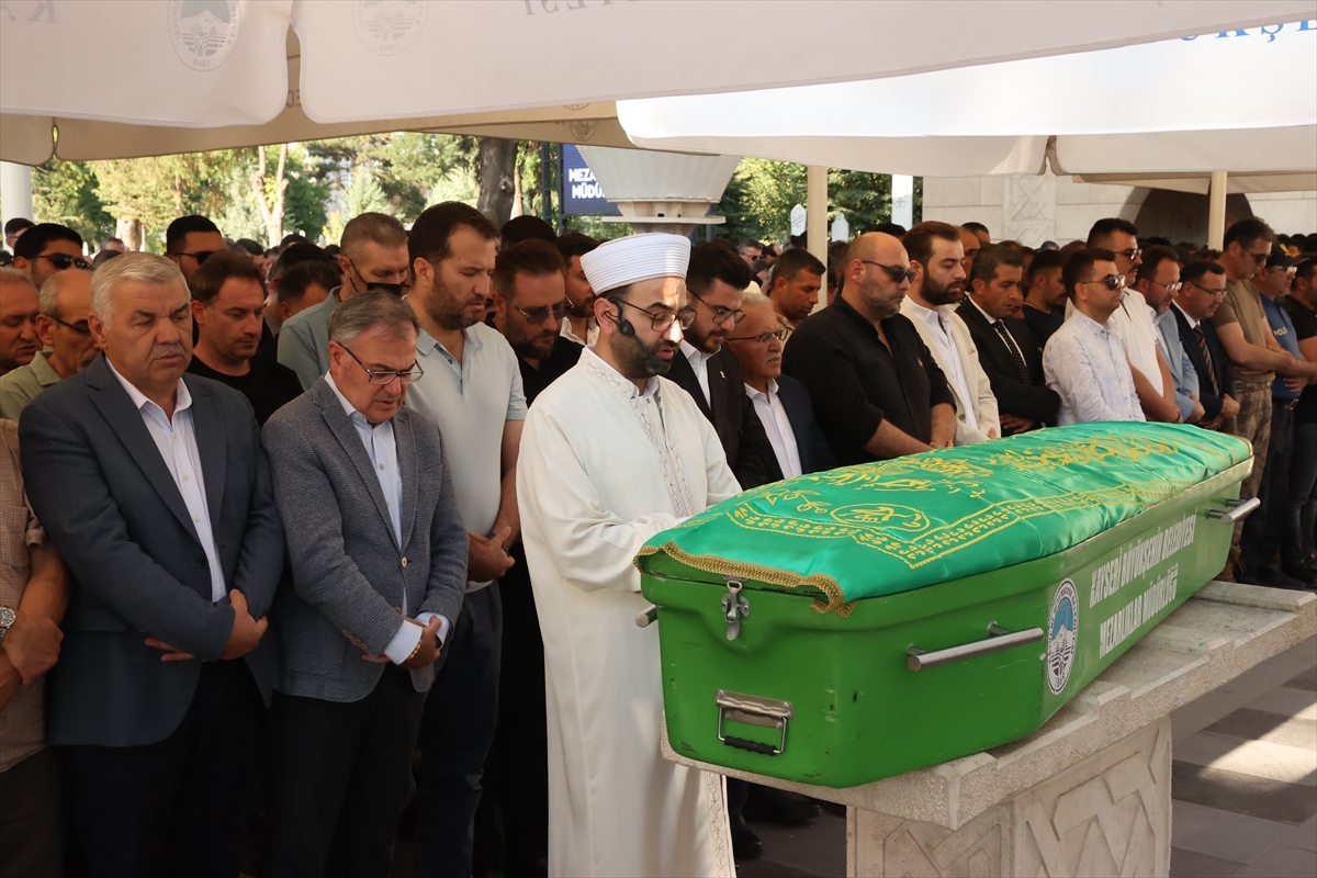 Yapımcı ve senarist Mehmet Bozdağ'ın acı günü