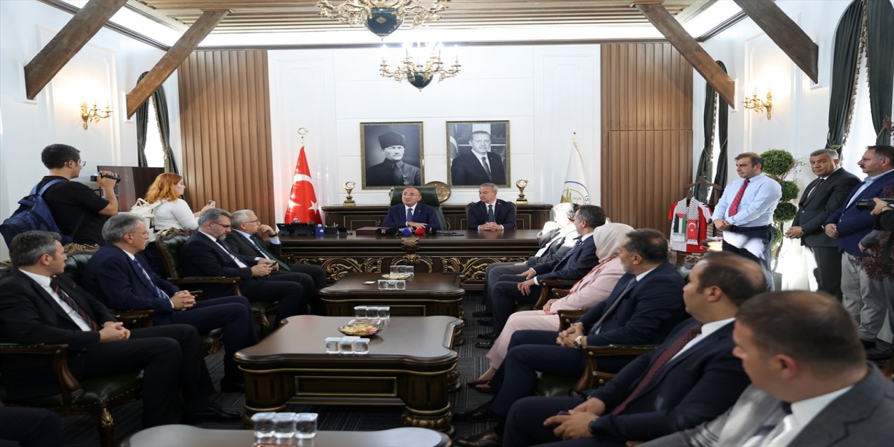 TBMM başkanvekili bekir bozdağ sivas'ta valilik ve belediyeyi ziyaret etti