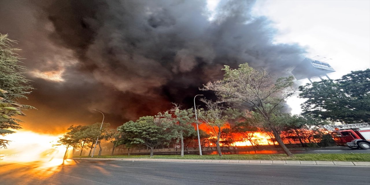 Kayseri OSB'de keçe fabrikasında yangın