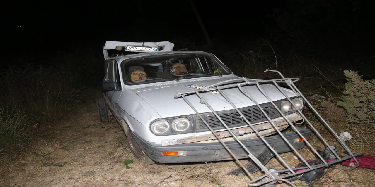 Amasya'da otomobil ağaçlara çarptı: 7 yaralı