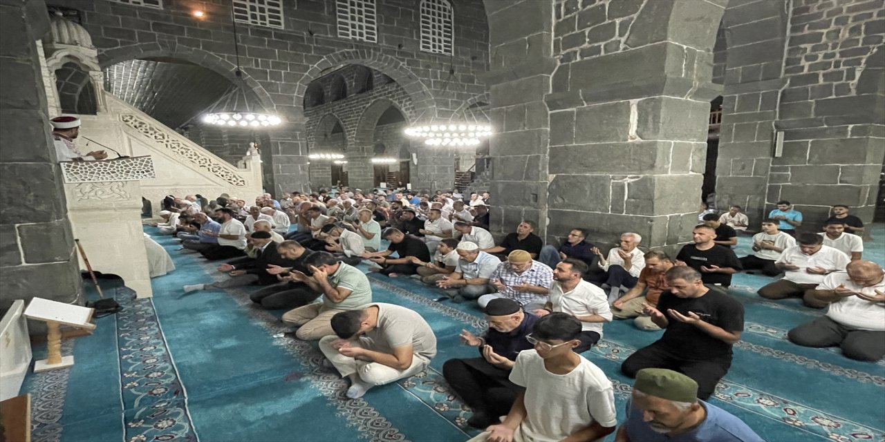 Mevlit kandili, doğu ve güneydoğu'da dualarla idrak edildi