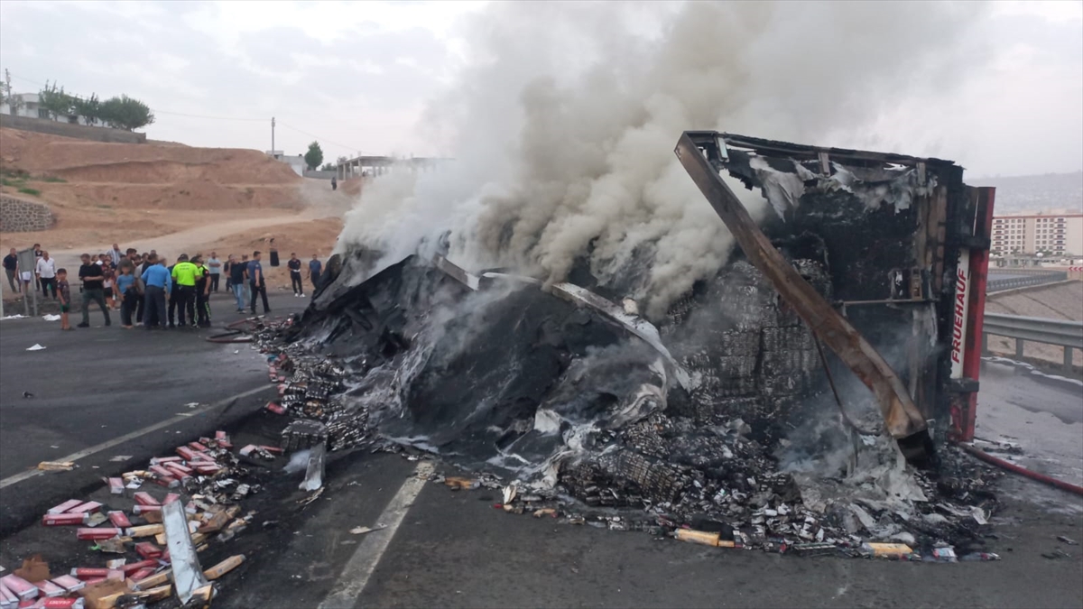 Şırnak'ta devrilip alev alan kamyonun sürücüsü öldü