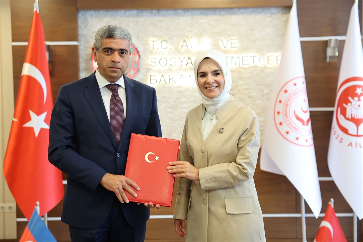 Bakan Göktaş, Azerbaycan Çalışma ve Halkın Sosyal Koruması Bakanı Aliyev ile görüştü