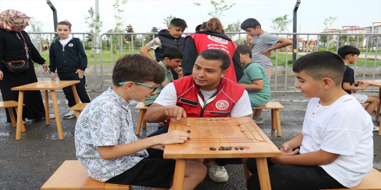 Türkiye Geleneksel Spor Dalları Federasyonu çocuklarla buluştu, oyunlar coşturdu