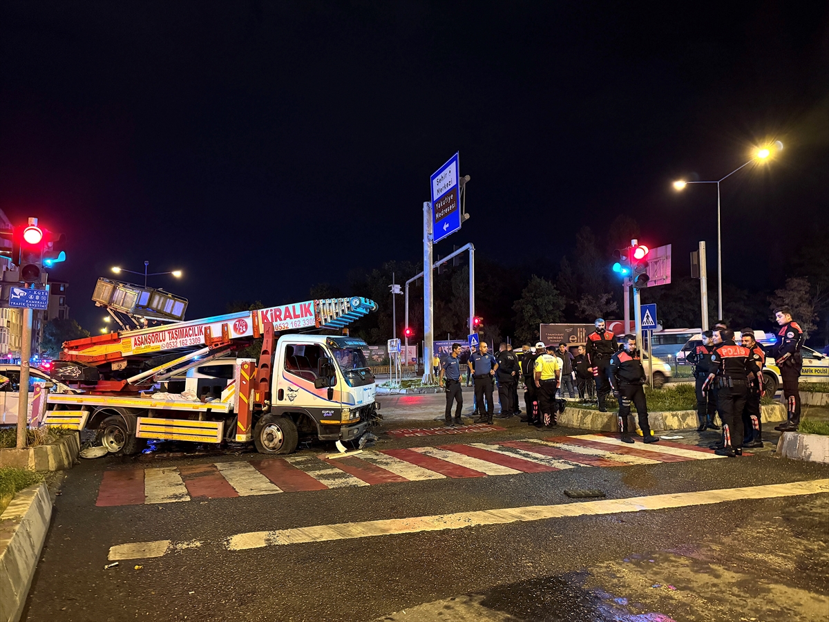 Erzurum'da trafik kazası sonrası çıkan kavgada 3 kişi yaralandı
