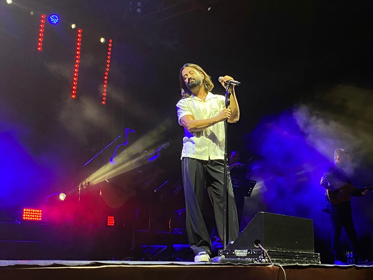 Koray Avcı Bilecik'te konser verdi