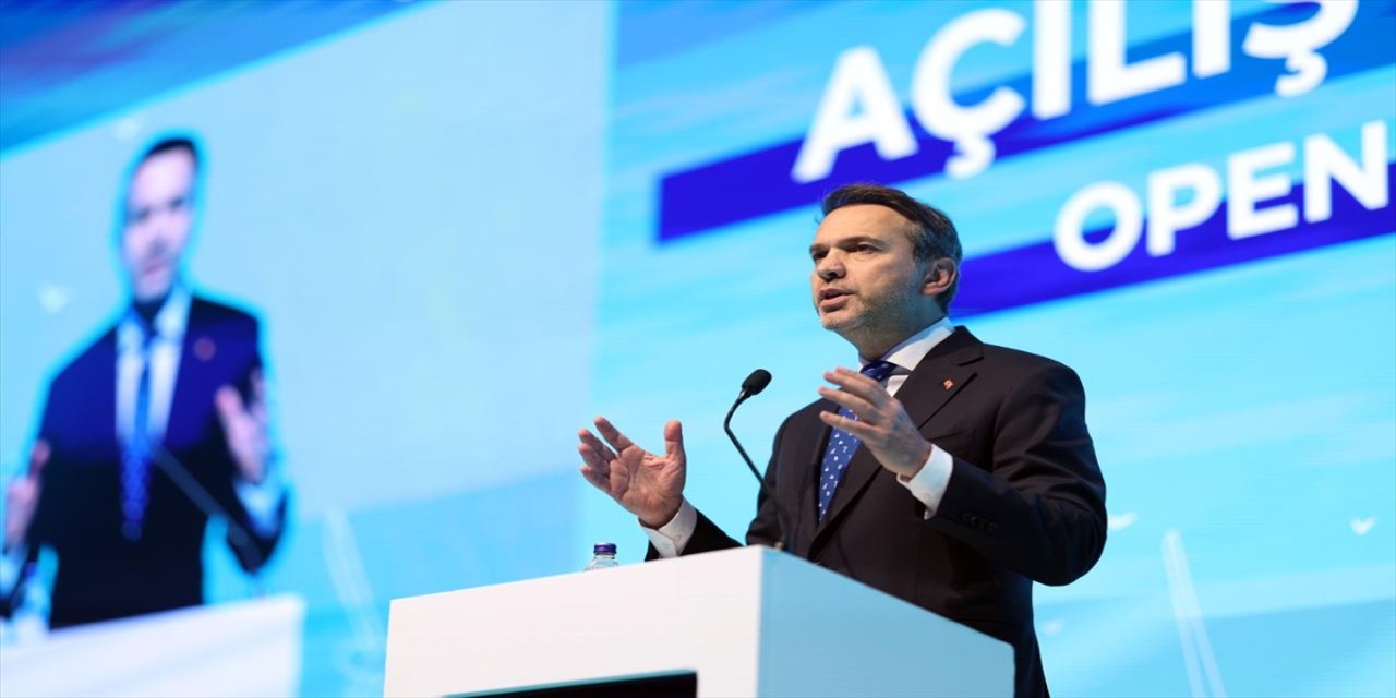 Bakan Bayraktar: kasım ve aralıkta 2 bin megavatlık rüzgar ve güneş enerjisi yarışmaları yapılacak