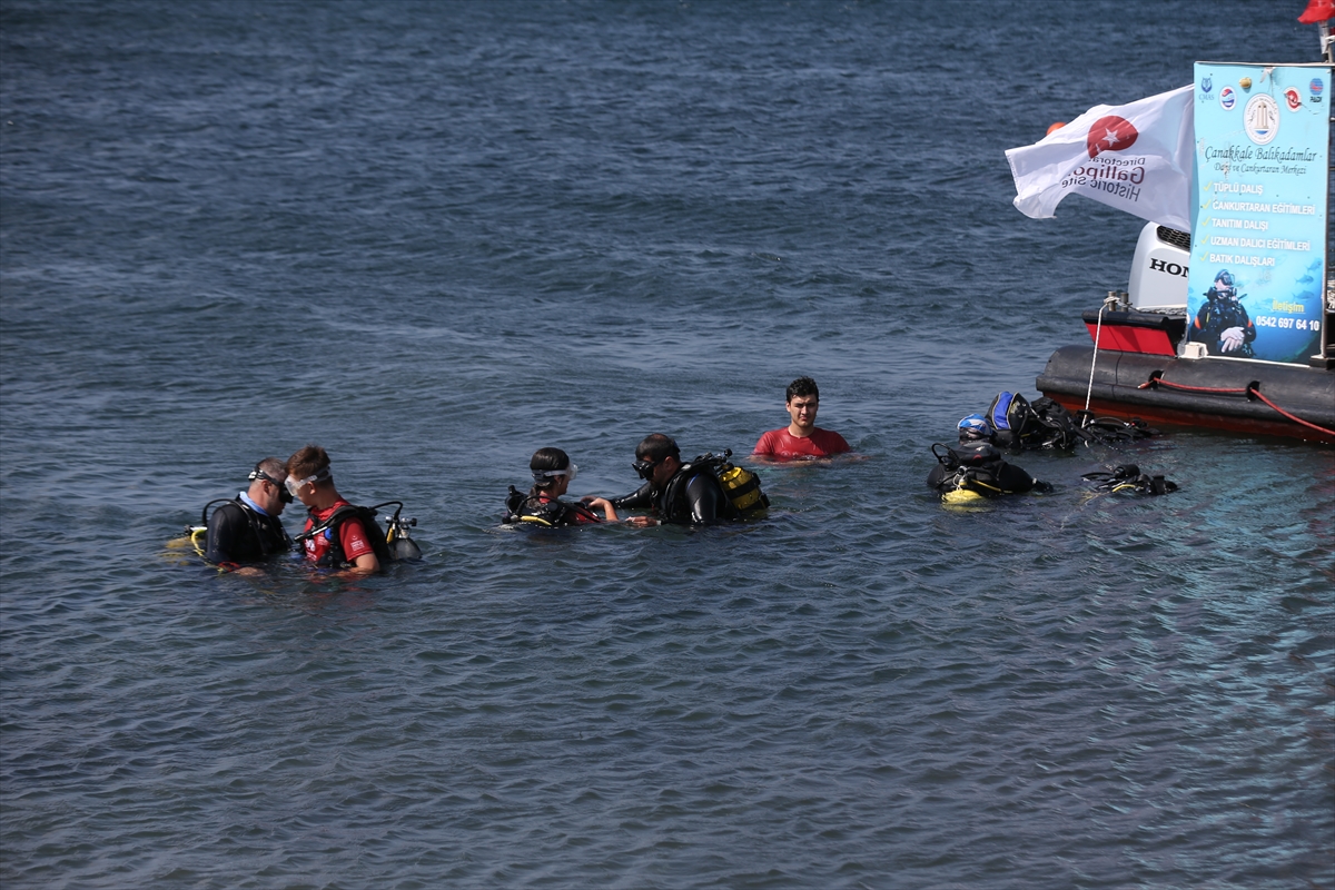 Çanakkale Boğazı'nda çocuklar anı dalışı yaptı