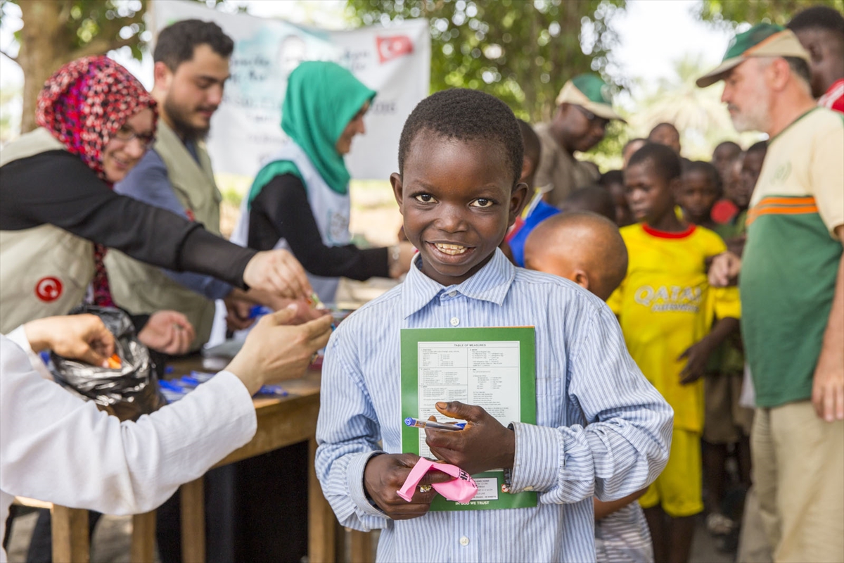 İHH'den "Bir Kırtasiye Bin Mutluluk" projesiyle öğrencilere kırtasiye malzemesi desteği
