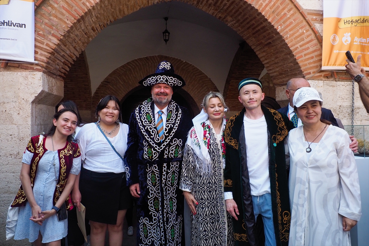 İzmir'de 4. Uluslararası Menemen Çömlek Festivali başladı