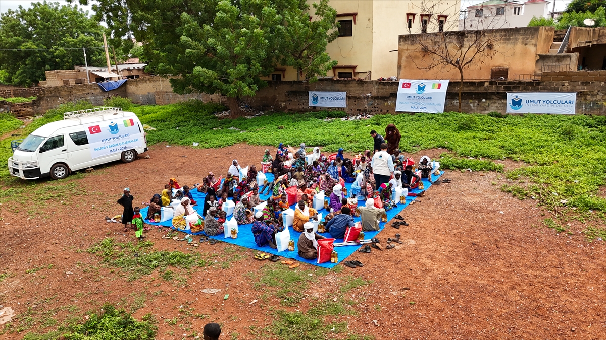Umut Yolcuları Derneğinden Mali'de yardım faaliyeti