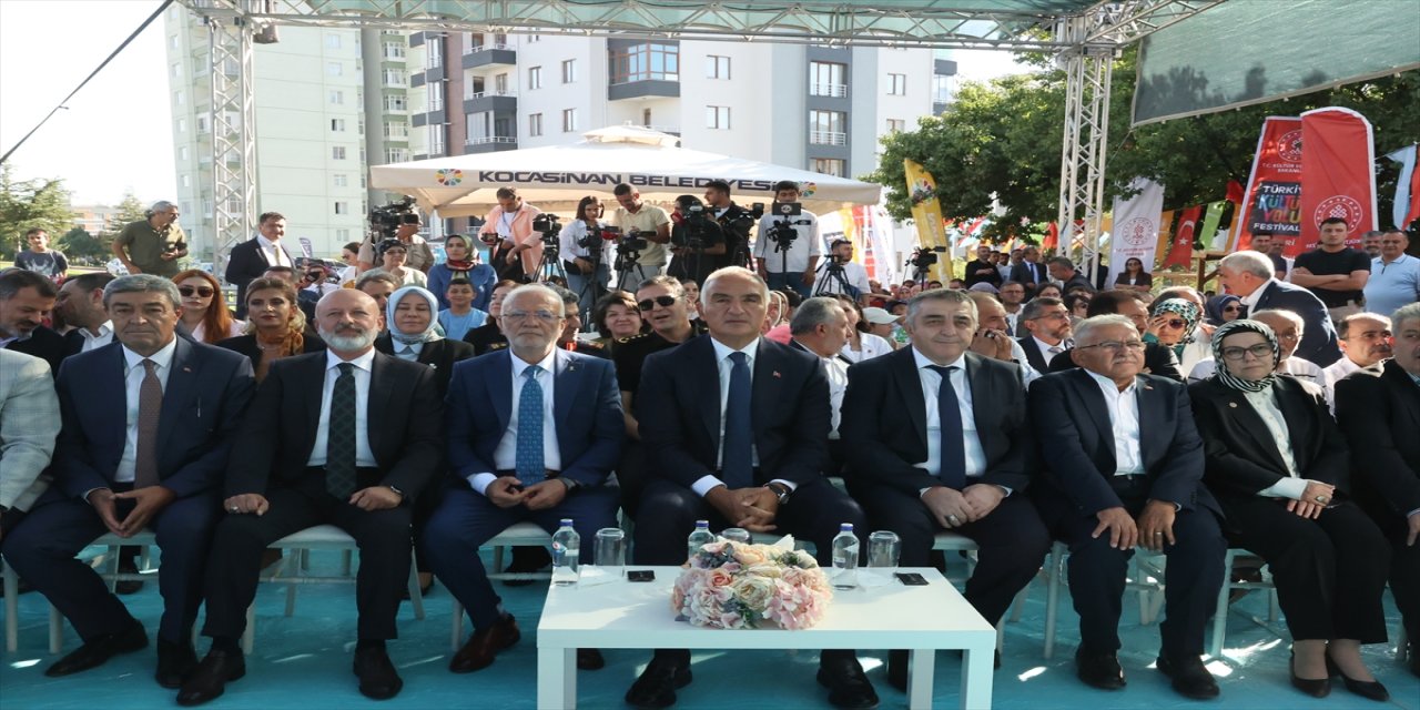 Bakan Ersoy Kayseri'de Kocasinan İlçe Halk Kütüphanesi'nin Açılışını Yaptı