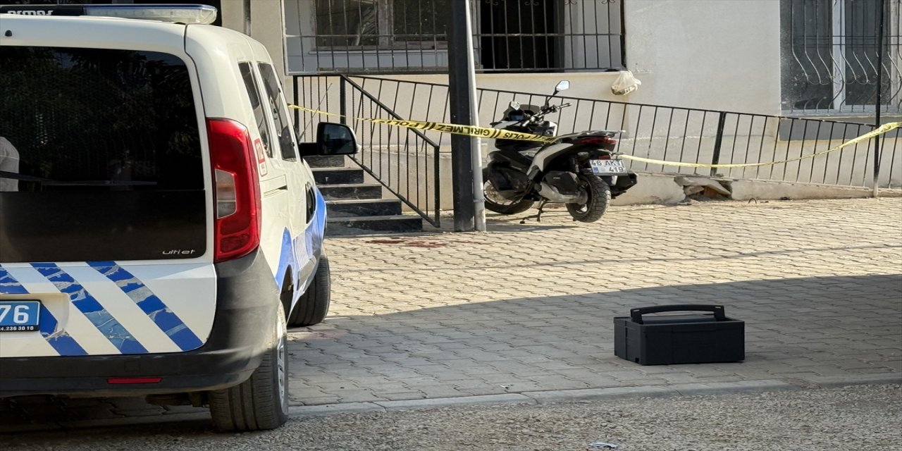 Kahramanmaraş Afşin'de eşini bıçakla ağır yaralayan Mustafa Y., polis ekiplerince gözaltına alındı; kadının sağlık durumu kritik