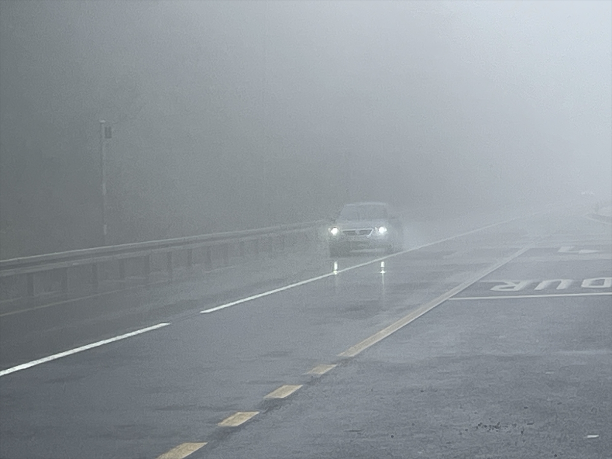 Bolu Dağı'nda sağanak ve sis etkili oluyor