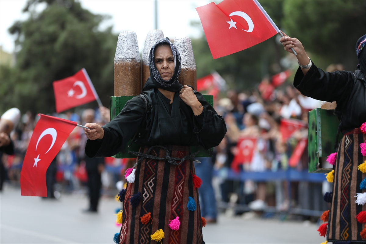 Balıkesir'in kurtuluş yıl dönümü geleneksel "Tülütabaklar" gösterisiyle kutlandı