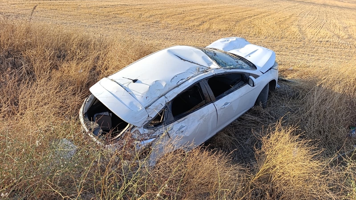 Gaziantep’te devrilen otomobildeki 4 kişi yaralandı