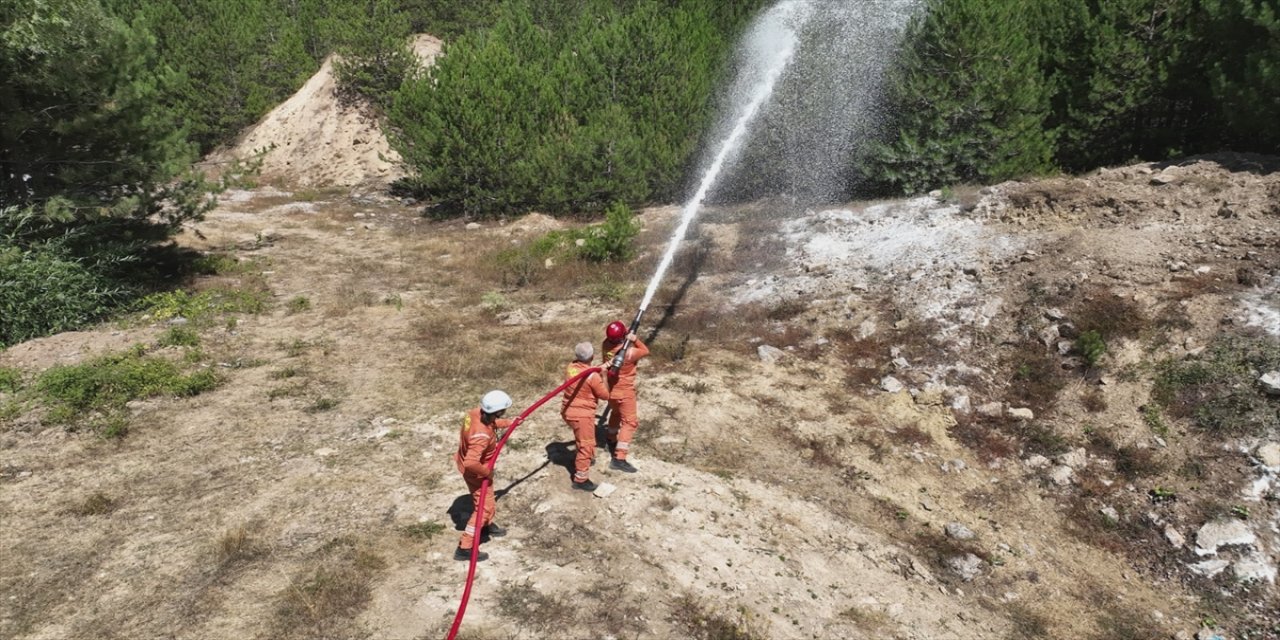 Bolu Orman İşletme Müdürlüğü, AFAD akredite dernek üyelerine yangınla mücadele, ilk yardım ve güvenlik eğitimi verdi.