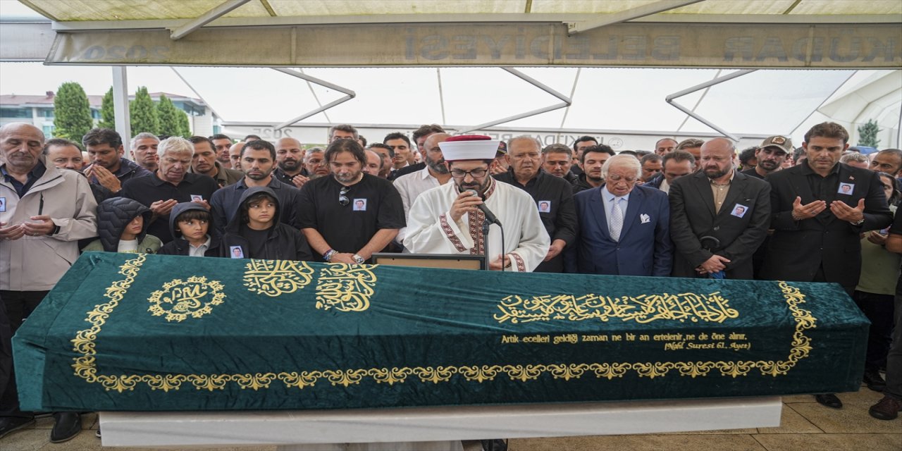 Tekne Kazasında hayatını kaybeden yat üreticisi Halit Yukay, Marmara Üniversitesi Camisi’nde defnedildi.