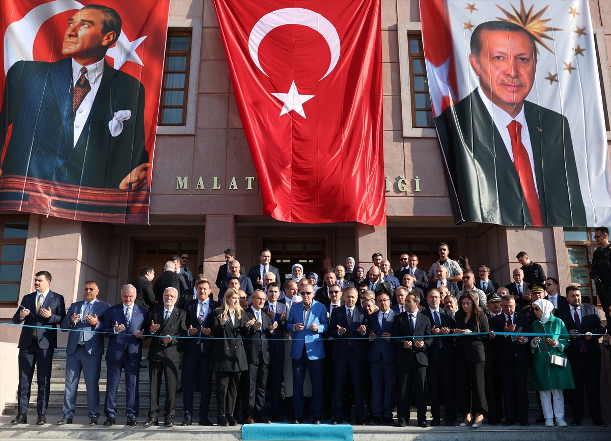 Cumhurbaşkanı Erdoğan, Malatya'da yapımı tamamlanan yeni valilik binasının açılış törenine katıldı