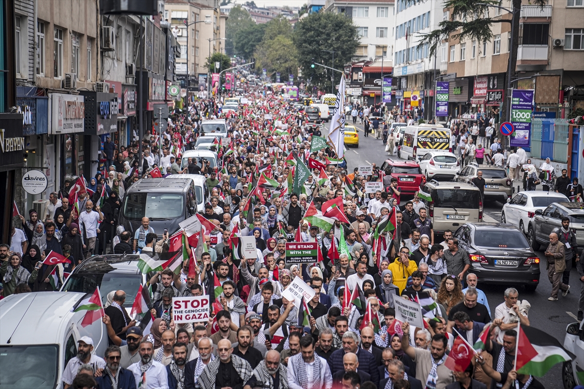 Üsküdar'da Küresel Sumud Filosu'na destek yürüyüşü yapıldı