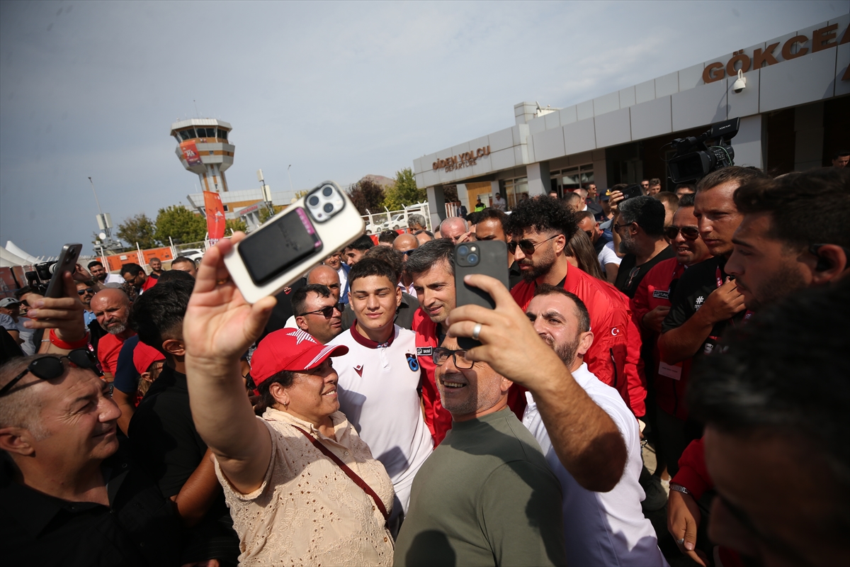 Tam bağımsız Türkiye'yi buradaki genç kardeşlerimiz inşa edecek