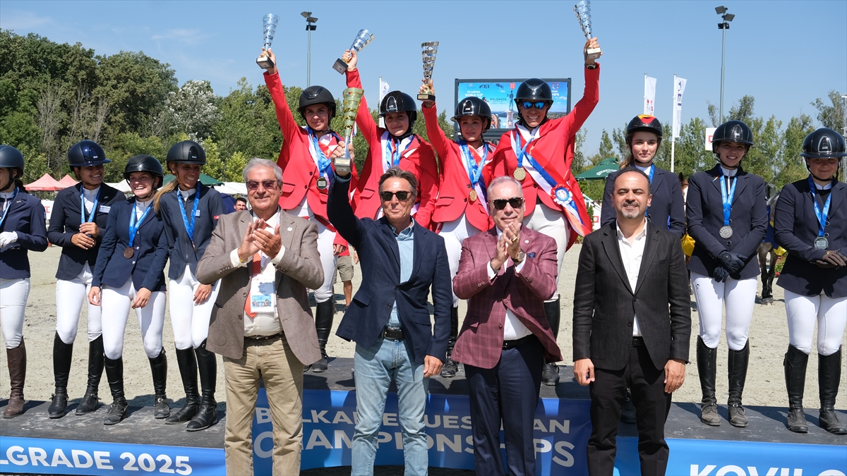 Engel Atlama Balkan Şampiyonası'na Türk biniciler damga vurdu