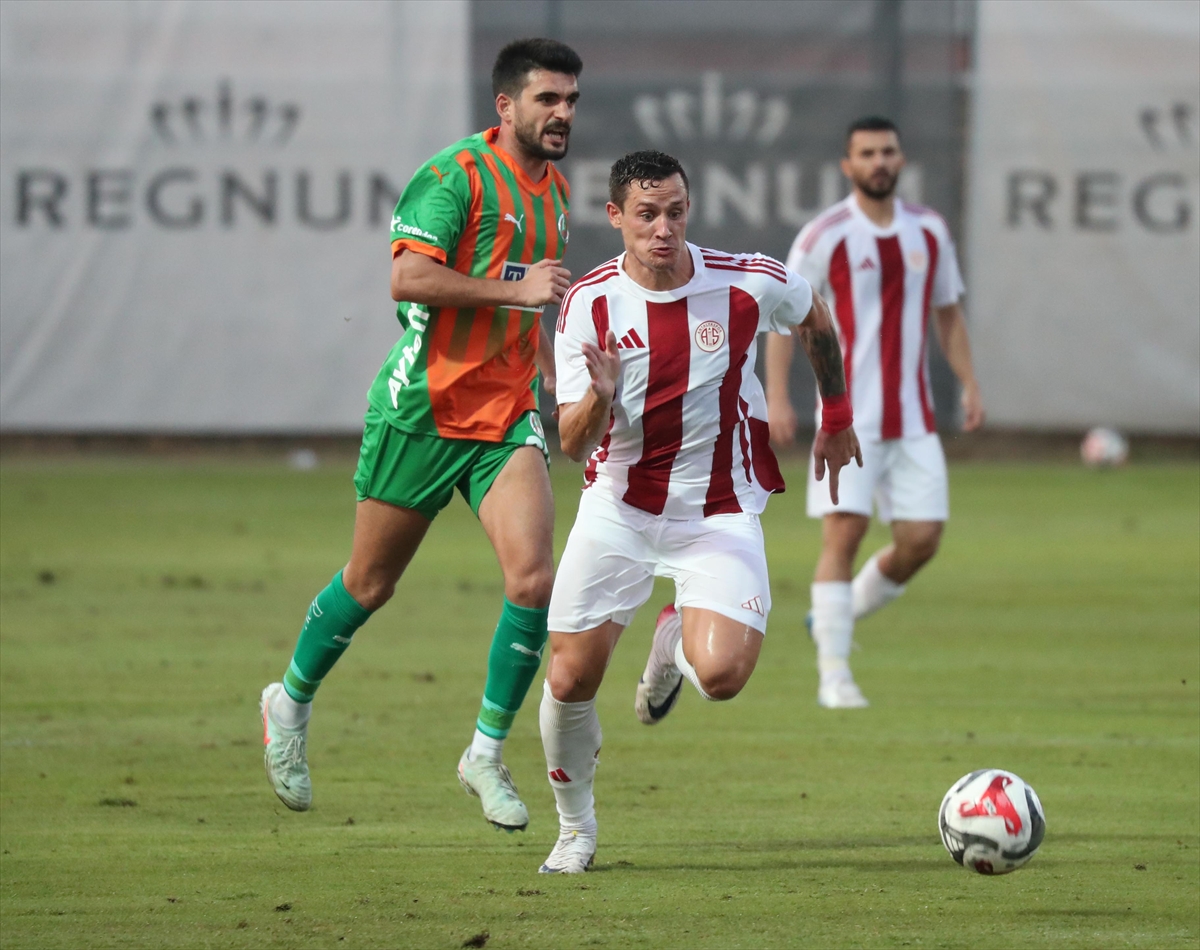Corendon Alanyaspor, hazırlık maçında Antalyaspor'u 1-0 yendi
