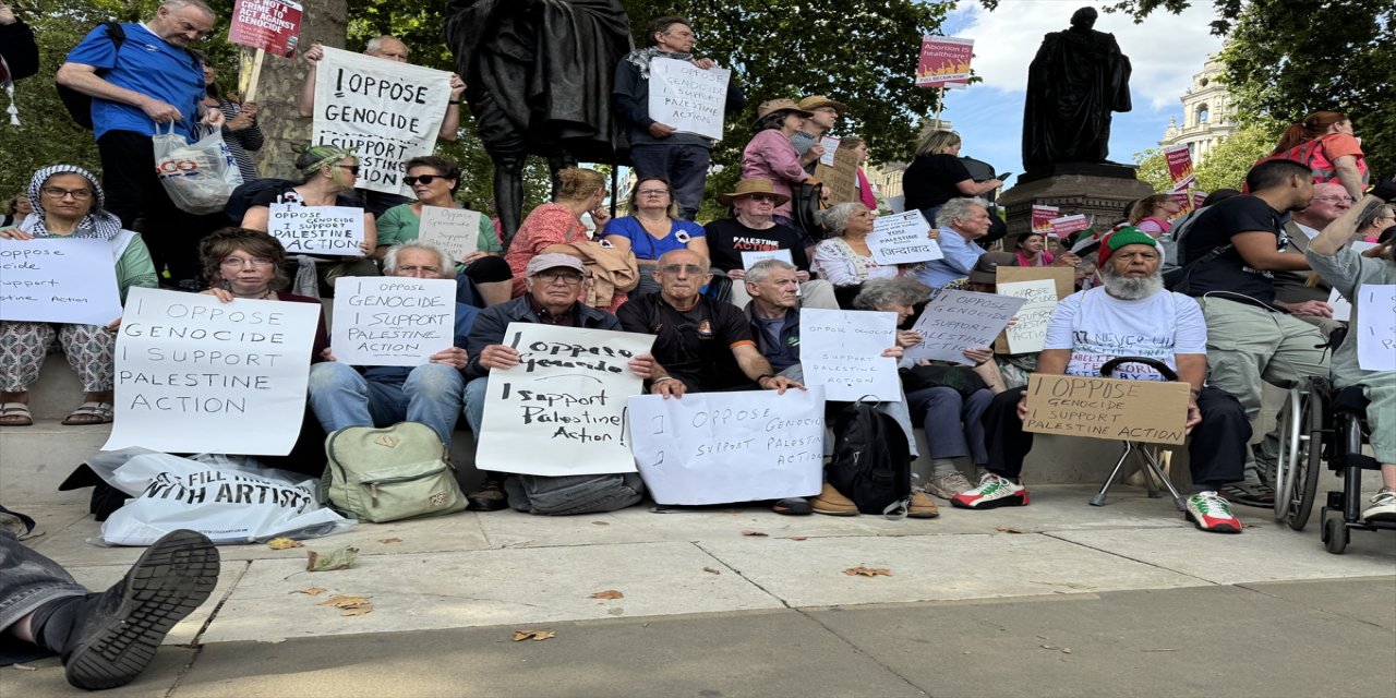 İngiltere’de yasaklı ilan edilen “Palestine Action”a destek eyleminde Londra polisi 150 kişiyi gözaltına aldı