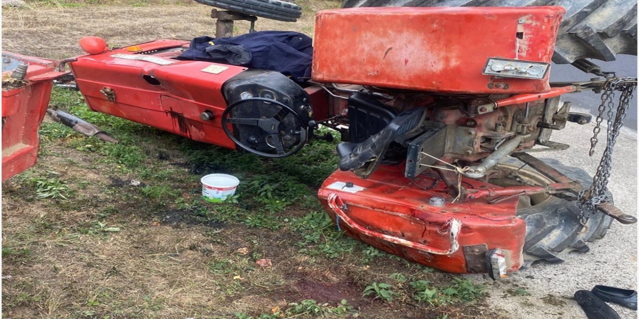 Kastamonu’nun Azdavay ilçesinde devrilen traktörün altında kalan sürücü ağır yaralı olarak hastaneye kaldırıldı