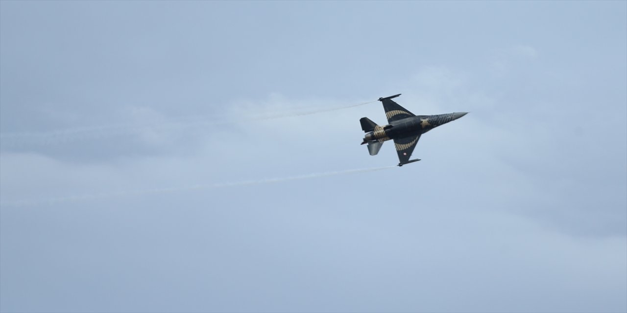 SOLOTÜRK, Balıkesir’in düşman işgalinden kurtuluşunun 103. yıl dönümünde nefes kesen gösteri uçuşu yaptı