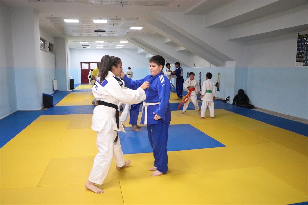 Minikler Türkiye şampiyonu kuraşçıların hedefleri büyük