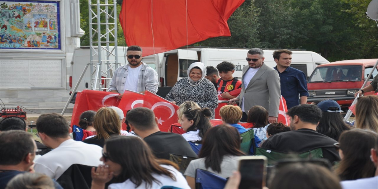 Vatandaşlar A Milli Kadın Voleybol Takımı’nın 2025 Dünya Şampiyonası finalini dev ekranda coşkuyla izledi